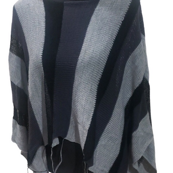 CHIC VERTICAL STRIPPED FRINGED PONCHO - BLACK & GREY - Picture 4 of 13